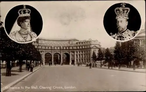 Ak London City England, Eingang zur Mall, Charing Cross, King George, Queen Mary