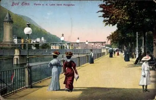 Ak Bad Ems an der Lahn, Kurgarten, Promenade, Spaziergänger, Brücke, Turm