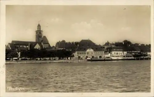 Ak Überlingen am Bodensee, Blick auf den Ort vom Bodensee, Kirchturm