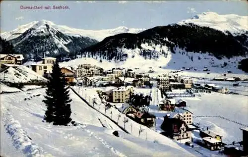 Ak Davos Dorf Kanton Graubünden, Blick über den Ort mit Seehorn, Winter