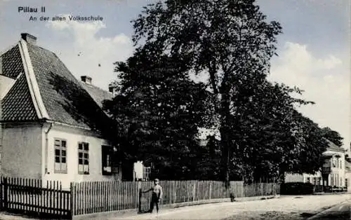 Ak Baltijsk Pillau Ostpreußen, Partie an der alten Volksschule