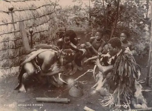 Foto Afrika, Witch Doctor, Zulus smoking Nsango