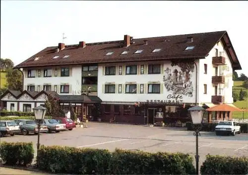 Ak Weibersbrunn im Spessart, Hotel Brunnenhof, Außenansicht, Terrasse, Autos