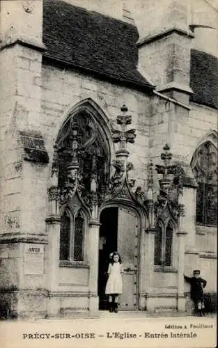 Ak Précy sur Oise, Kinder am Eingang der Kirche