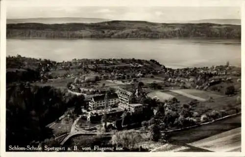 Ak Überlingen am Bodensee, Schloss-Schule Spetzgart, vom Flugzeug aus