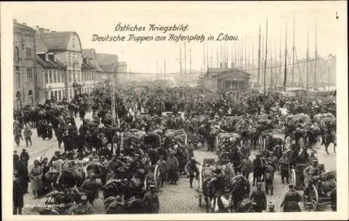 Ak Liepaja Libau Lettland, Deutsche Truppen, Hafenplatz, östliches Kriegsbild