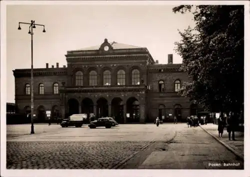 Ak Poznań Posen, Bahnhof vom Vorplatz