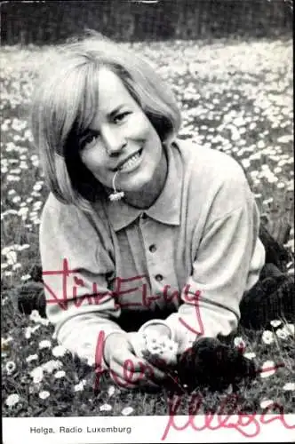 Ak Schauspielerin Helga Guitton, Portrait, Autogramm, Blumenwiese, Radio Luxemburg