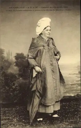 Ak Villerville Calvados, Frau in Tracht, Französische Tracht, Sonnenschirm