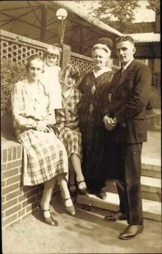 Foto Ak Hamburg, Personen an der Stadthalle, 1926