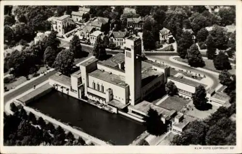 Ak Hilversum Nordholland Niederlande, Rathaus, Fliegeraufnahme