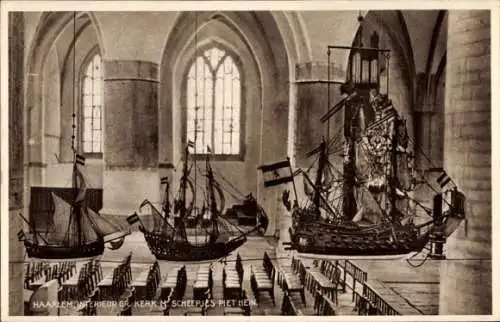 Ak Haarlem Nordholland Niederlande, Große Kirche, Innenansicht, Schiffsmodell Piet Hein