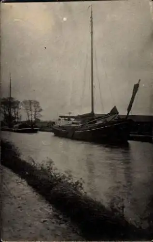 Foto Ak Ortspartie, Segelboot