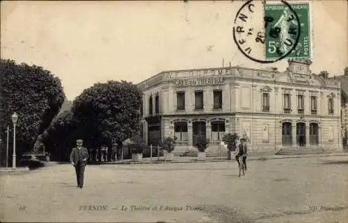 Ak Vernon für Sie, The Theatre und Avenue Thiers, Velodrome, Café