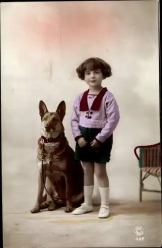 Ak Mädchen mit einem Schäferhund