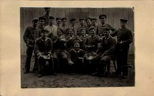 Foto Ak Deutsche Soldaten in Uniformen, Gruppenaufnahme