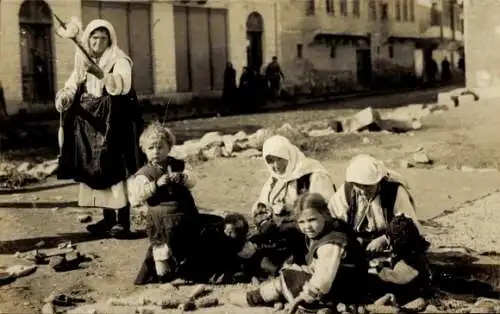 Ak Mazedonien, Frauen und Kinder in Volkstracht