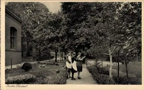 Ak Berlin Prenzlauer Berg, Marthashof, Haushaltungsschule, In der Freizeit, Schwedter Straße 37/40