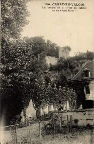 Ak Crépy in Valois Oise, Die Überreste der Tour du Valois, vom Meeresboden aus gesehen