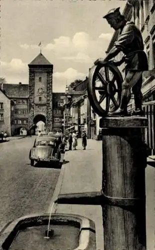 Ak Villingen im Schwarzwald, Radmacherbrunnen mit Riettor