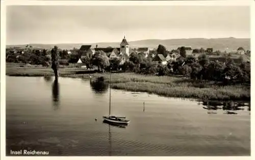 Ak Insel Reichenau am Bodensee, Ort vom Wasser aus gesehen