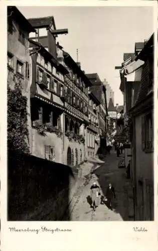 Ak Meersburg am Bodensee, Steigstraße, Passanten, Fachwerkhäuser, Balkon