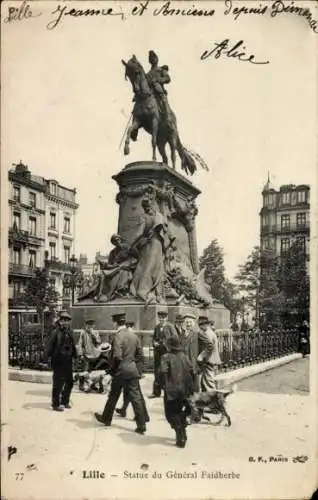 Ak Lille Nord, Statue General Faidherbe, Passanten