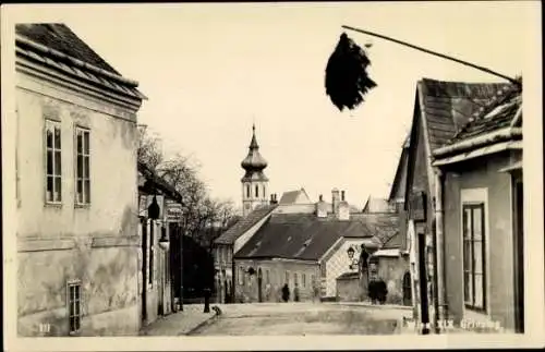 Ak Wien 19. Döbling Grinzing, Straßenpartie, Kirchturm, Gastwirtschaft