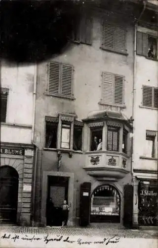 Foto Ak Schaffhausen Stadt Schweiz, Partie an einem Wohn- und Geschäftshaus