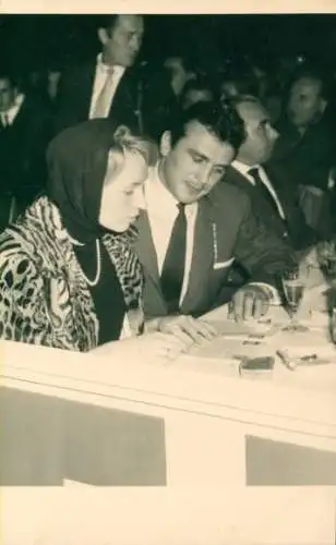 Foto Ak Boxer Bubi Scholz mit einer Frau