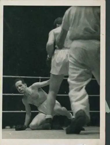 Foto Boxkampf, Boxer am Boden, Brink, Schoepgens