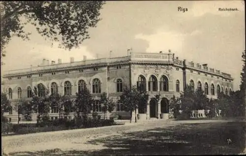 Ak Riga Lettland, Reichsbank, Platz, Eingang
