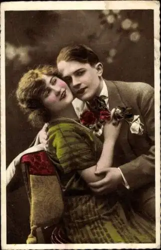 Ak Junges Liebespaar, Rosen