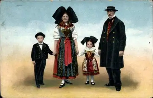 Ak Familie in Elsässer Tracht, Portrait