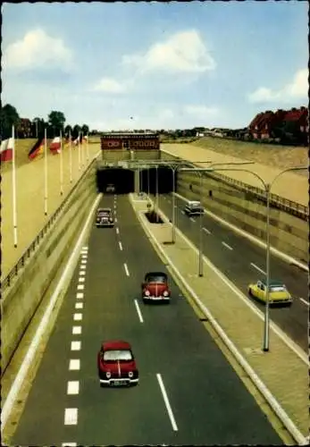 Ak Rendsburg in Schleswig Holstein, Straßentunnel unter dem Nord-Ostsee-Kanal, Autos