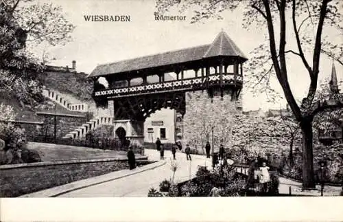 Ak Wiesbaden in Hessen, Römertor