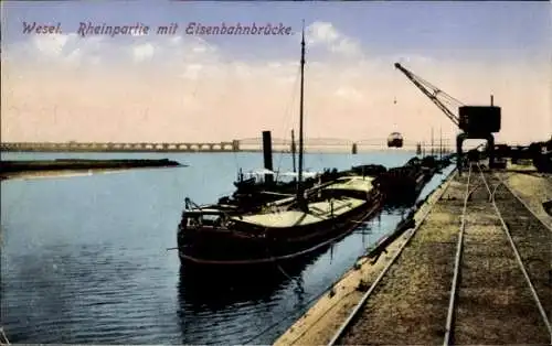 Ak Wesel am Niederrhein, Rheinpartie mit Eisenbahnbrücke, Dampfer, Kran