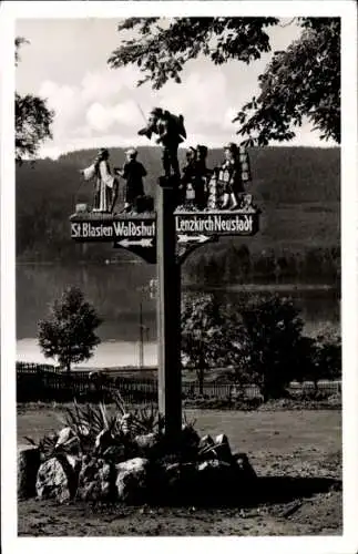 Ak Schluchsee Schwarzwald, Blick auf Wegweiser