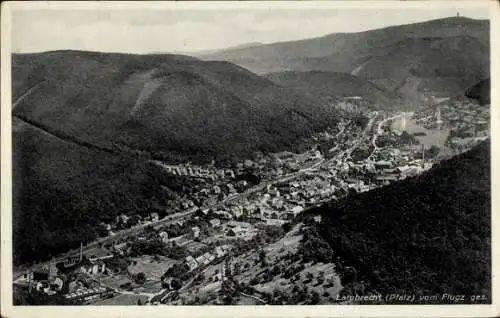 Ak Lambrecht in der Pfalz, Totalansicht, Blick vom Flugzeug