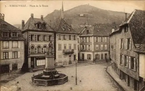 Ak Ribeauvillé Rappoltsweiler Elsass Haut Rhin, Place de la Sinne, Brunnen