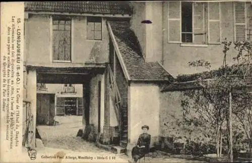 Ak Longjumeau Essonne, La Cour de l'Hotel du Dauphin