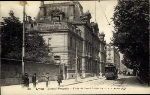 Ak Lyon Rhône, Avenue Berthelot, Ecole de Sante Militaire, Straßenbahn