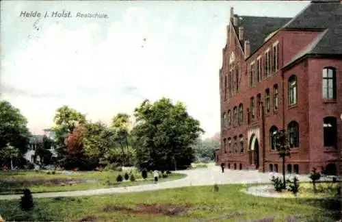 Ak Heide in Holstein, Realschule, Außenansicht vom Garten