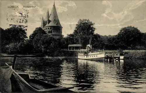 Ak Hansestadt Lübeck, Holstentor, Boot