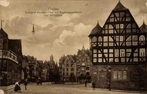 Ak Gießen an der Lahn Hessen, Landgraf Philipps Platz mit Regierungsgebäude und Schlößchen