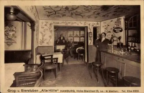 Ak Hamburg Mitte Neustadt, Blick in die Bierstube Alte Hölle, Gäste, Wirtin