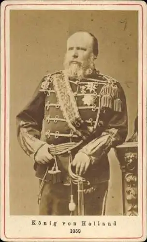 CdV Wilhelm III, König der Niederlande, Portrait in Husarenuniform um 1870