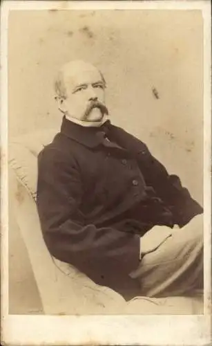 CdV Fürst Otto von Bismarck, Portrait auf einem Sessel