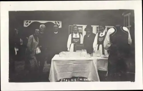 Foto Stalheim Norwegen, Gruppenportrait im Hotel, Tracht