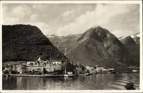 Ak Balhom Norwegen, Kviknes Hotel